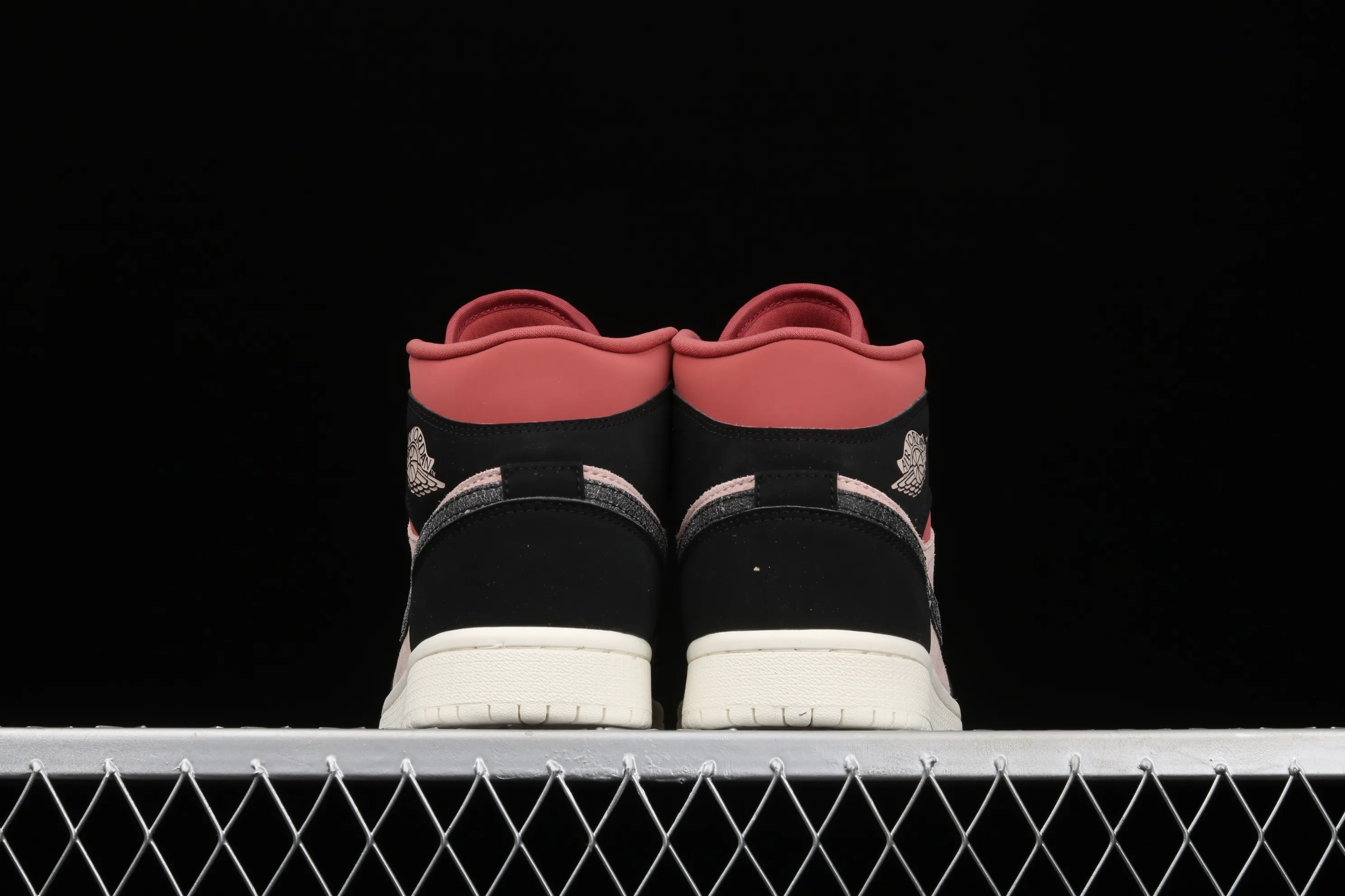 All categories Air Jordan Jordan series basketball shoes Air Jordan 1 Mid G version pure original Air Jordan 1 Mid AJ1 Joe 1 red bean milk tea mid-top basketball shoes BQ6472-202